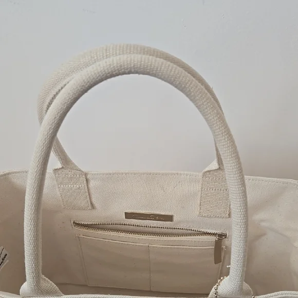 Elegant Cream Floral Tote Bag - Picture 2 of 12